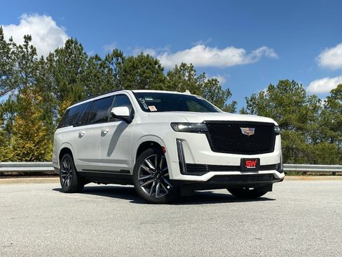 Used 2022 Cadillac Escalade ESV Sport w/ Touring Package image 2