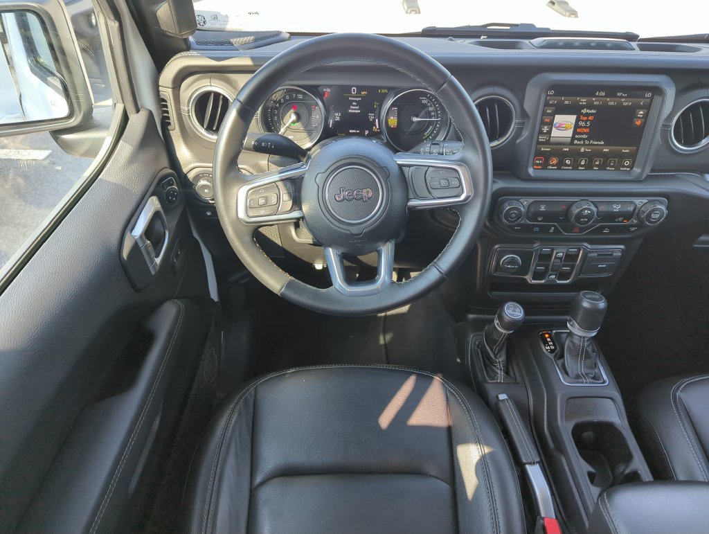 Used 2022 Jeep Wrangler Unlimited Sahara AWD/4WD image 13
