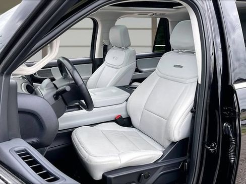 Used 2025 Ford Expedition Max Platinum AWD/4WD image 25