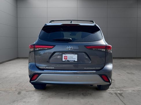 Certified 2020 Toyota Highlander Platinum AWD/4WD image 4