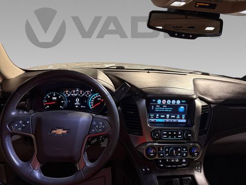 Used 2017 Chevrolet Suburban LT image 2
