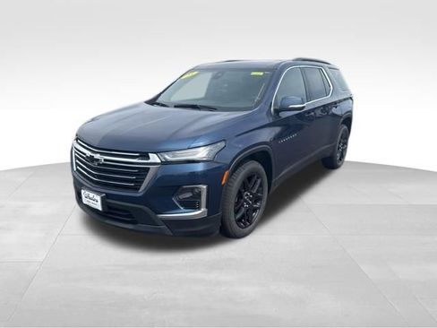 Used 2023 Chevrolet Traverse LT w/ Rear Camera Mirror Package AWD/4WD image 1