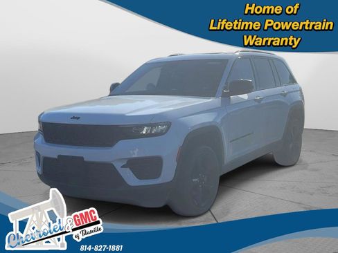 Used 2023 Jeep Grand Cherokee Altitude AWD/4WD image 4