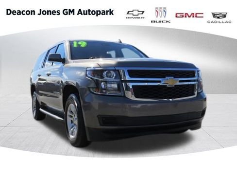 Used 2019 Chevrolet Suburban LT image 1