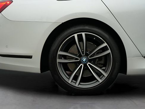 Used 2022 BMW 745e xDrive w/ M Sport Package AWD/4WD image 11