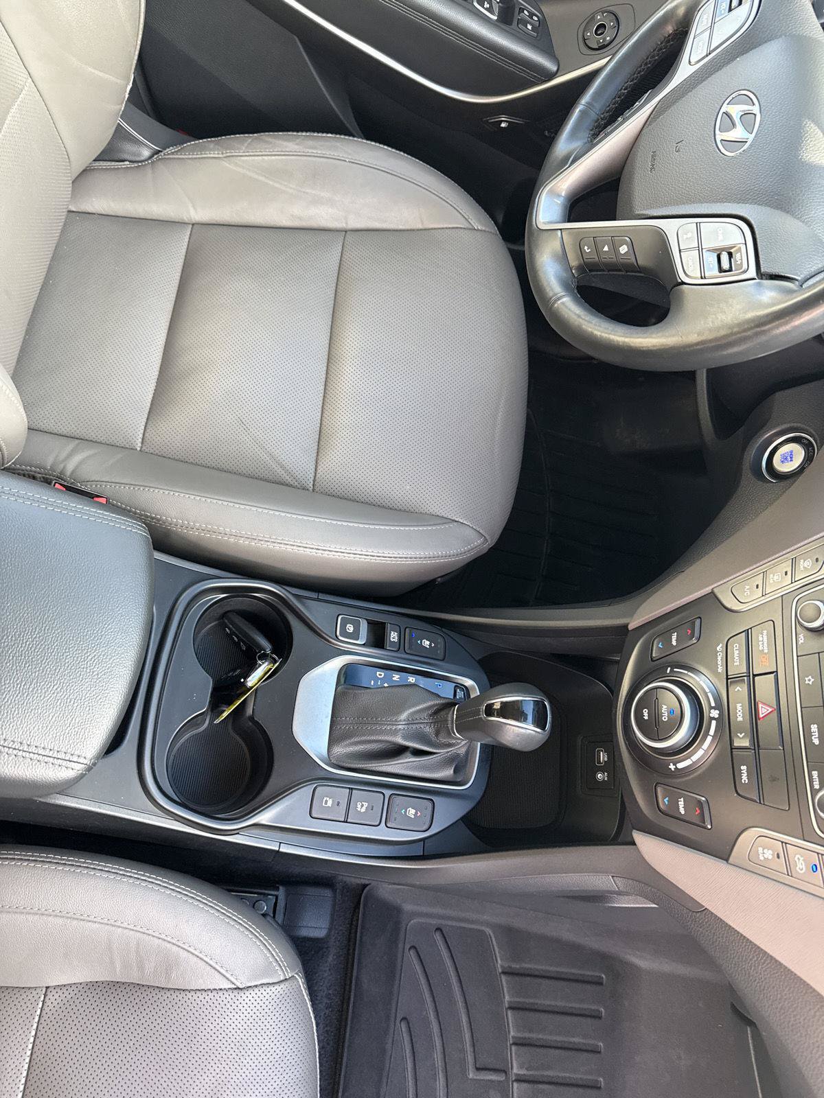 Used 2019 Hyundai Santa Fe XL AWD/4WD image 27