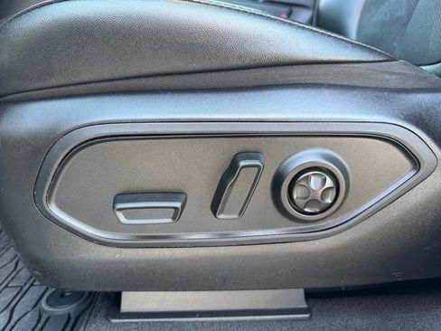 Used 2025 Jeep Grand Cherokee L Laredo RWD image 24