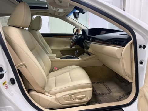 Used 2014 Lexus ES 300h ES 300h Sedan 4D image 29