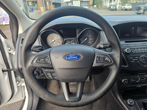 Used 2015 Ford Focus SE image 31