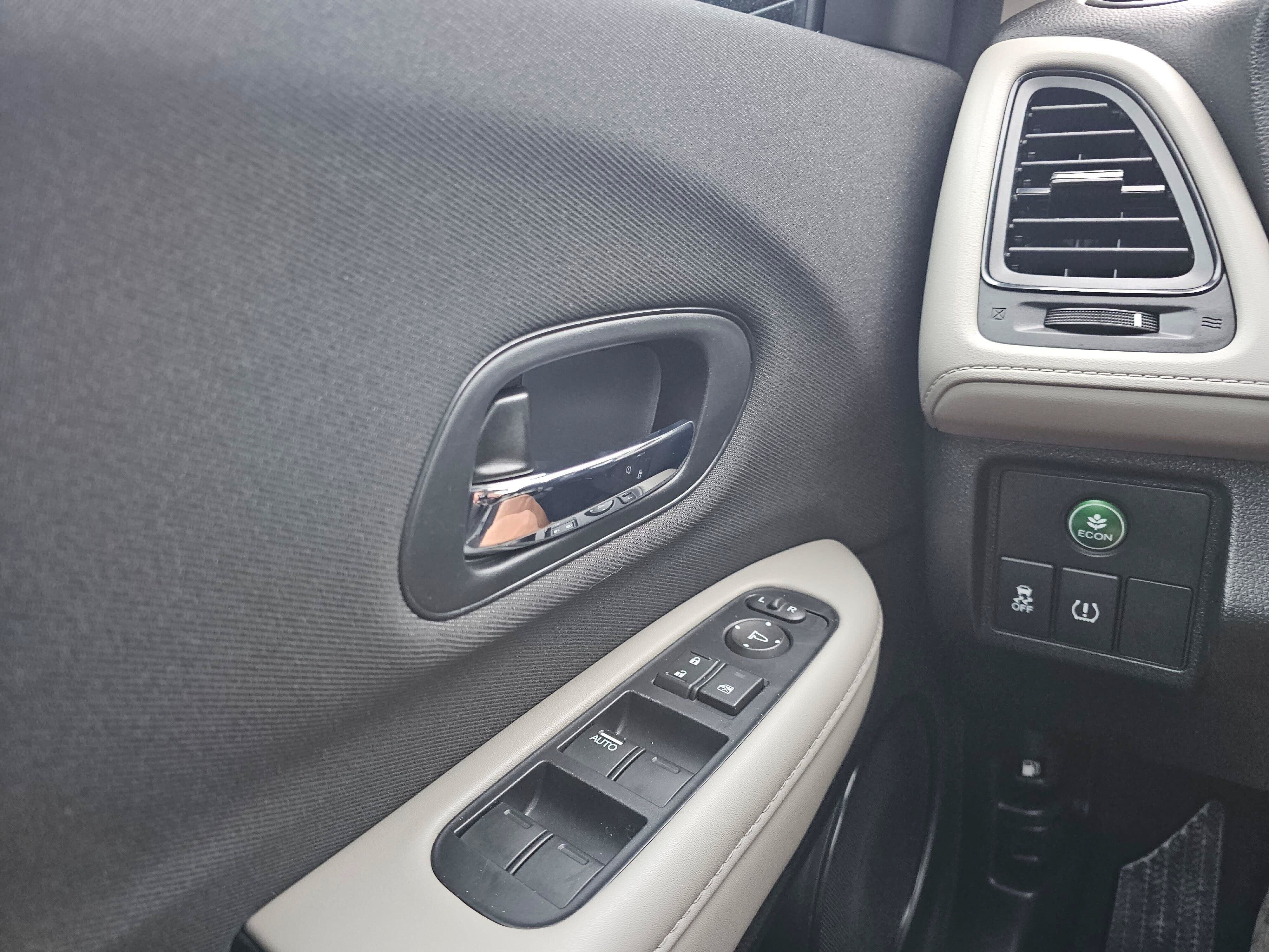 Used 2019 Honda HR-V LX image 33