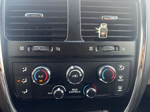 Used 2019 Dodge Grand Caravan SXT FWD image 18
