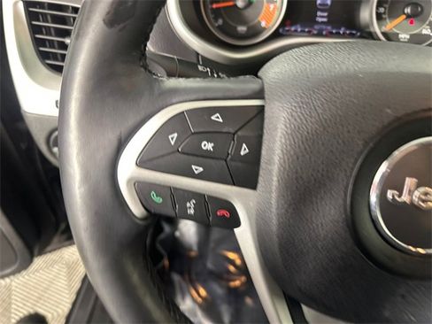 Used 2015 Jeep Cherokee Trailhawk w/ Comfort/Convenience Group image 27