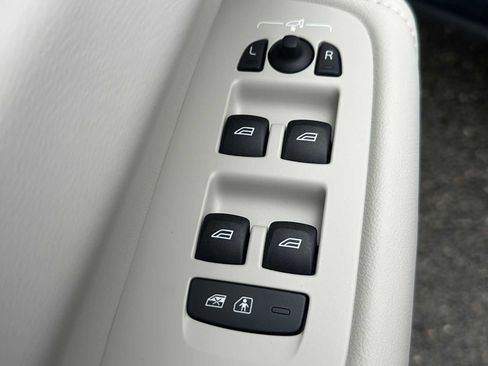 New 2026 Volvo XC60 T8 Ultra w/ Protection Package Premier image 21