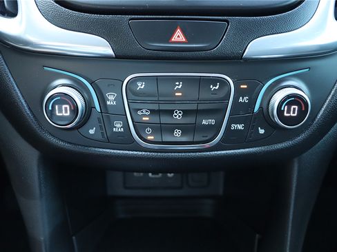 Used 2020 Chevrolet Equinox LT w/ Driver Convenience Package AWD/4WD image 32