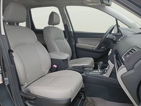 Used 2017 Subaru Forester 2.5i Limited AWD/4WD image 3