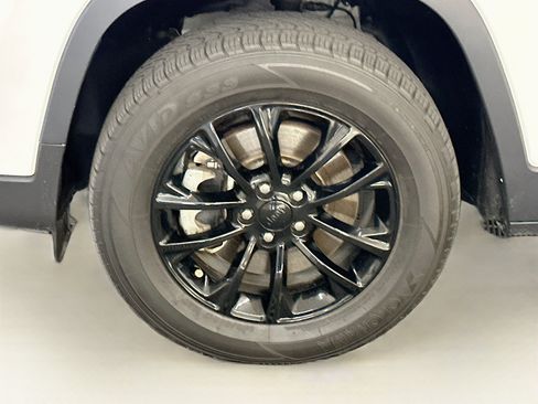 Used 2021 Jeep Cherokee Latitude AWD/4WD image 34
