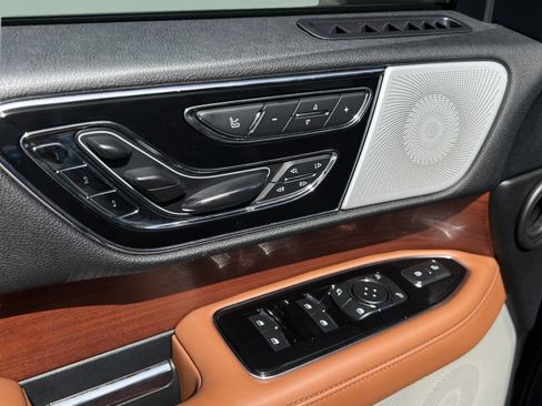 Used 2020 Lincoln Navigator Reserve w/ Luxury Package RWD image 24