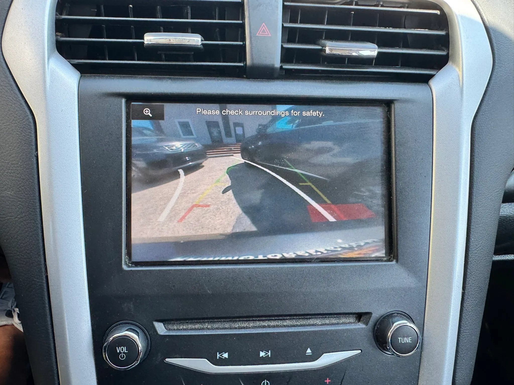 Used 2015 Ford Fusion SE FWD image 29
