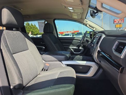 Used 2017 Nissan Titan SV image 20