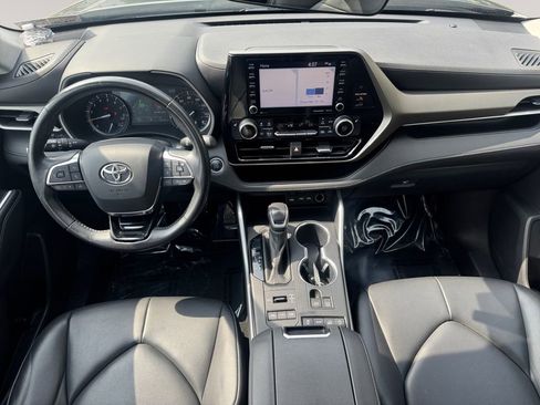 Used 2020 Toyota Highlander XLE AWD/4WD image 10