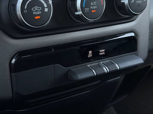 Used 2022 RAM 1500 Big Horn AWD/4WD image 16
