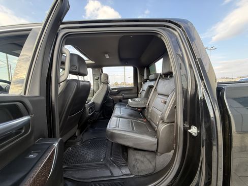 Used 2023 GMC Sierra 2500 Denali w/ Denali Black Diamond Edition image 27