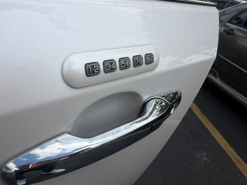 Used 2015 Lincoln MKX FWD w/ Equipment Group 102A image 31