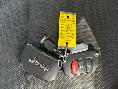 Used 2023 Jeep Wrangler Unlimited AWD/4WD image 29