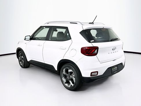 Used 2025 Hyundai Venue SEL FWD image 5