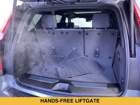 Used 2023 Cadillac Escalade Premium Luxury w/ LPO, Radiant Package AWD/4WD image 16