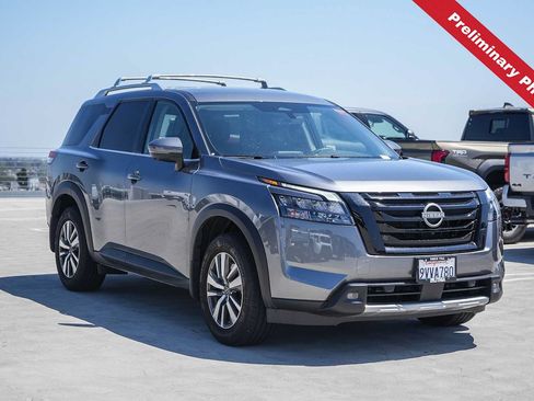 Used 2025 Nissan Pathfinder SL w/ Black Appearance Package FWD image 3