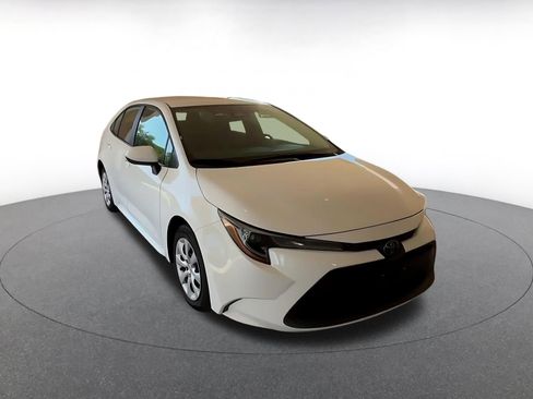 Used 2025 Toyota Corolla LE image 3