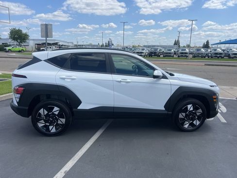 Used 2025 Hyundai Kona SEL AWD/4WD image 15