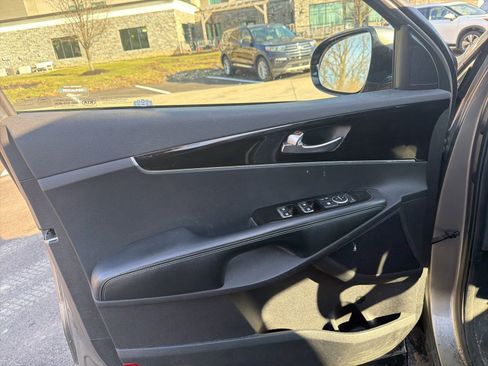 Used 2019 Kia Sorento LX w/ LX V6 Convenience Package image 8