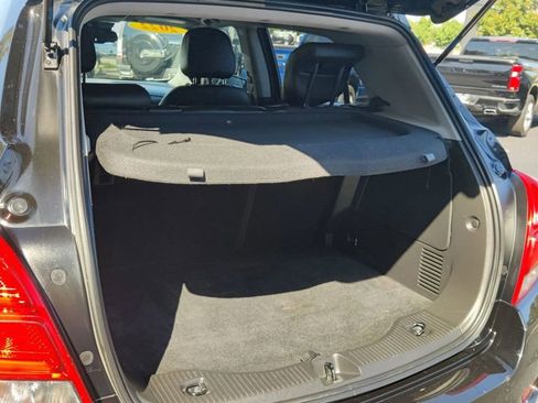 Used 2022 Chevrolet Trax LT w/ Midnight Edition image 10