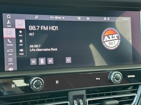 Certified 2023 Porsche Macan S image 18