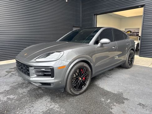 Certified 2024 Porsche Cayenne S AWD/4WD image 1