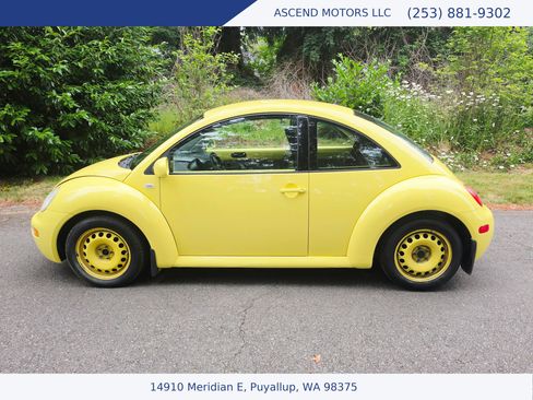 Used 2001 Volkswagen Beetle GLS FWD image 2