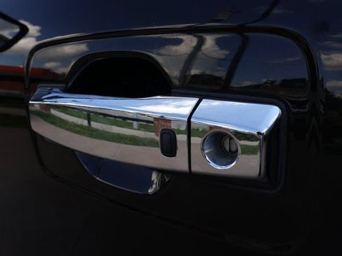 Used 2021 Nissan Titan SV w/ SV Convenience Package RWD image 22