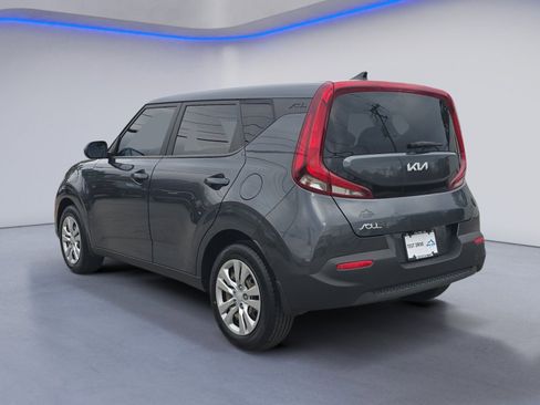 Used 2022 Kia Soul LX image 3