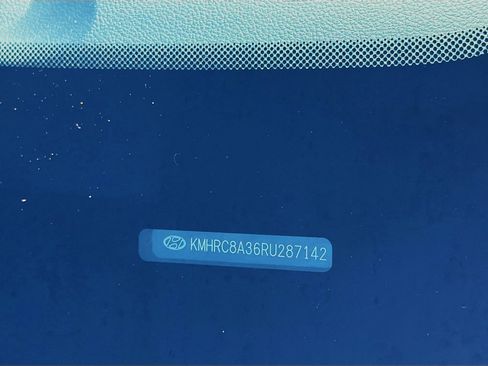 Used 2024 Hyundai Venue Limited image 37