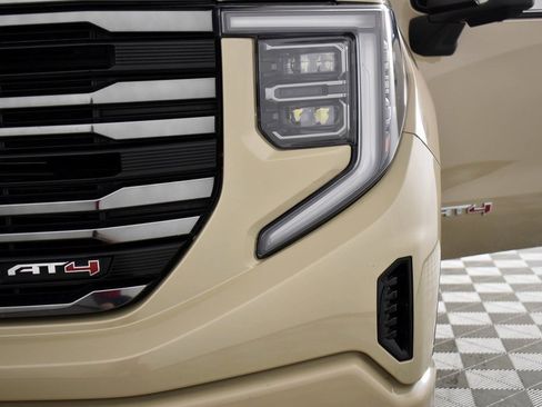 Used 2023 GMC Sierra 1500 AT4 image 2