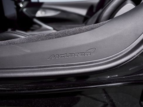 Used 2025 McLaren Artura Spider image 36