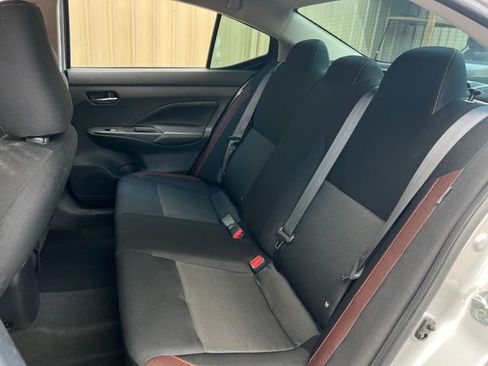 Used 2022 Nissan Versa SR image 18