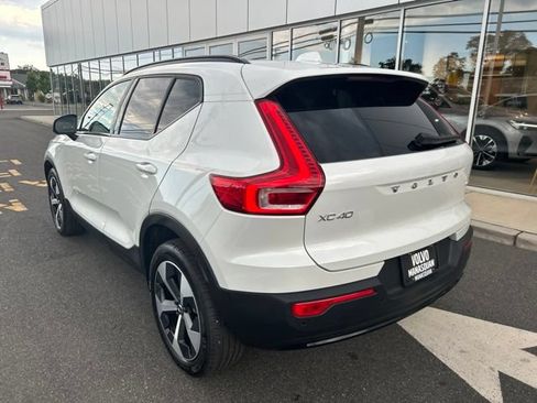 Used 2025 Volvo XC40 B5 Plus AWD/4WD image 3