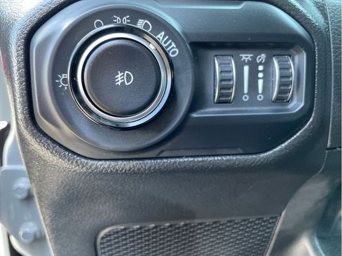 Used 2022 Jeep Wrangler Unlimited Sahara AWD/4WD image 13