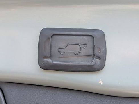 Used 2021 Toyota RAV4 XLE w/ Convenience Package AWD/4WD image 14