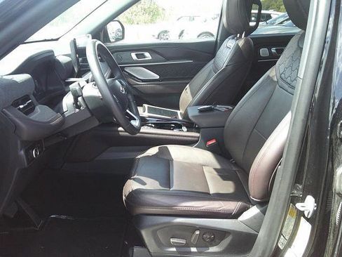 Used 2025 Ford Explorer Platinum w/ LUX Leather Package AWD/4WD image 5