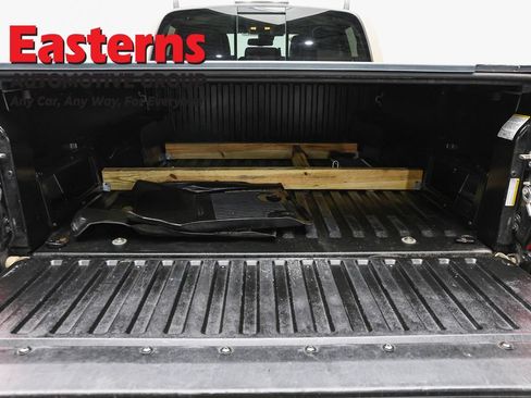 Used 2018 Toyota Tacoma SR5 AWD/4WD image 9