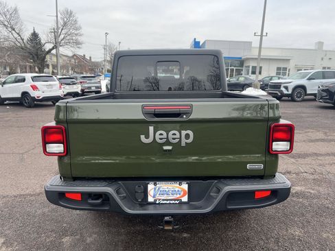 Used 2021 Jeep Gladiator Overland image 6